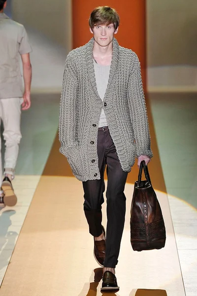 Look 15